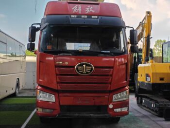 Tractor – Jiefang CA4250P66K24T1A1E6 tractor