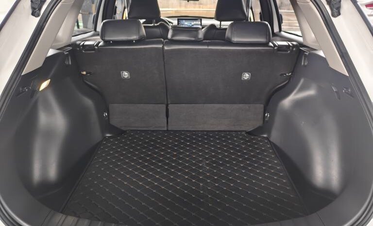 
								Toyota Corolla Cross full									