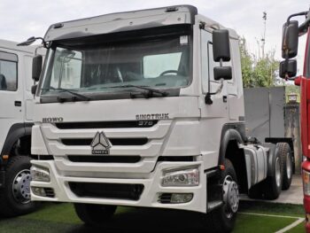 Tractor: HOWO 6×4 tractor