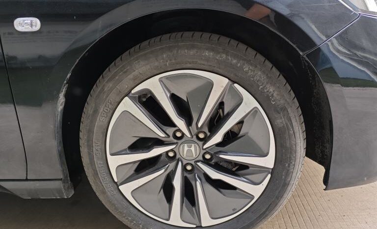 
								Honda Accord Hybrid full									