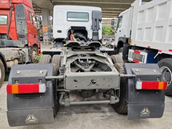 Tractor: HOWO 6×4 tractor