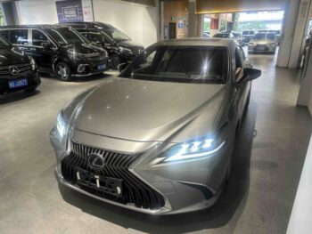 Lexus ES 2018 model 300h Executive Edition, National V