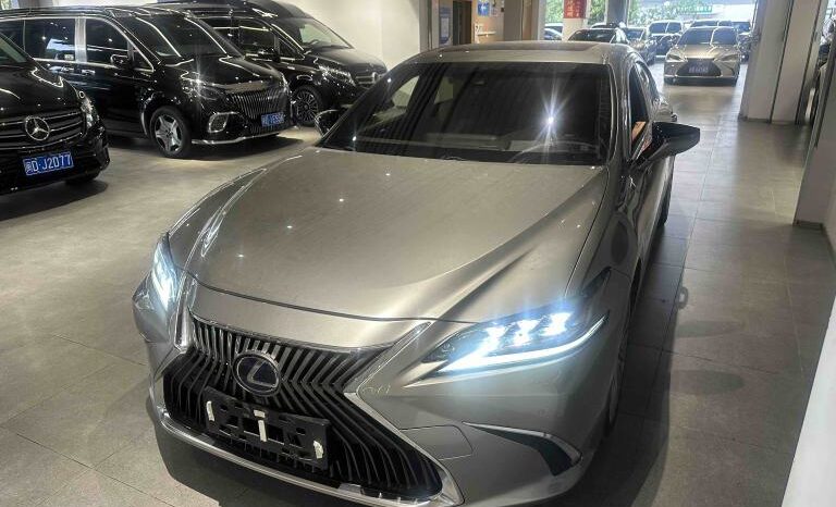 
								Lexus ES 2018 model 300h Executive Edition, National V full									