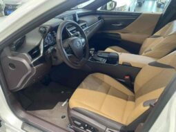 
										Lexus ES 2018 300h Premium Edition, National VI full									