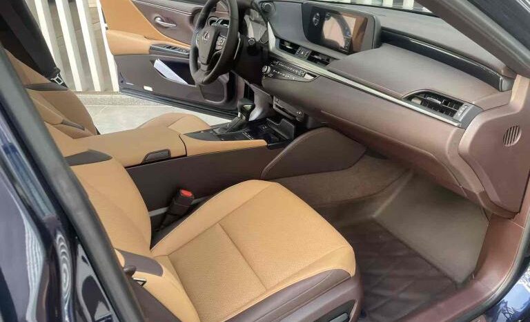 
								Lexus ES 2020 (Imported) 300h Premium Edition full									