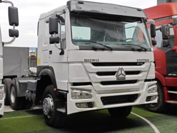 Tractor: HOWO 6×4 tractor