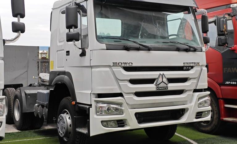 
								Tractor: HOWO 6×4 tractor full									