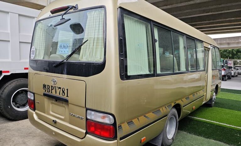 
								Toyota Coaster, a medium-sized bus full									