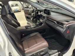 
										Lexus RX 2020 facelift 300 four-wheel drive Elegance edition full									