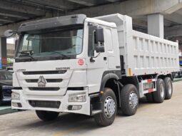 
										Dump truck HOWO 8×4 dump truck full									