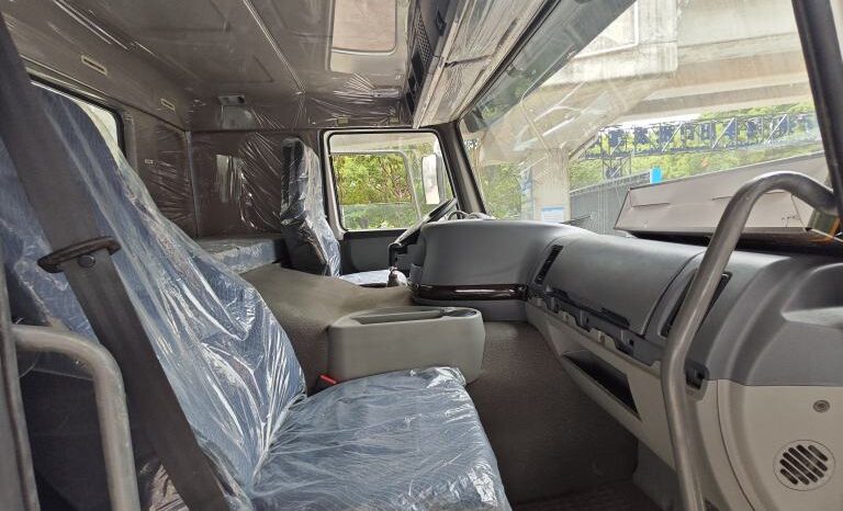 
								Dump truck HOWO 8×4 dump truck full									