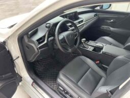 
										Lexus ES 2018 300h Premium Edition, National VI full									