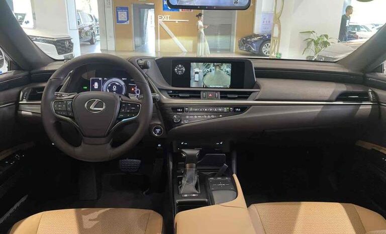 
								Lexus ES 2018 300h Premium Edition, National VI full									