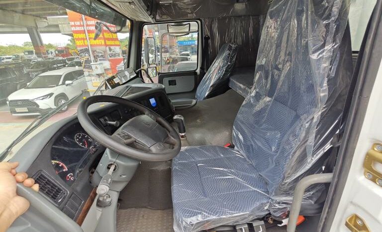 
								Dump truck HOWO 8×4 dump truck full									