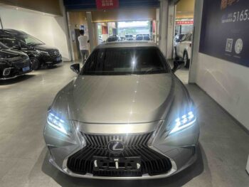 Lexus ES 2018 model 300h Executive Edition, National V