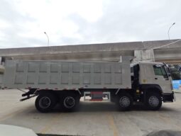 
										Dump truck HOWO 8×4 dump truck full									