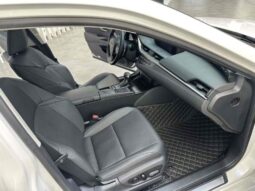 
										Lexus ES 2018 300h Premium Edition, National VI full									