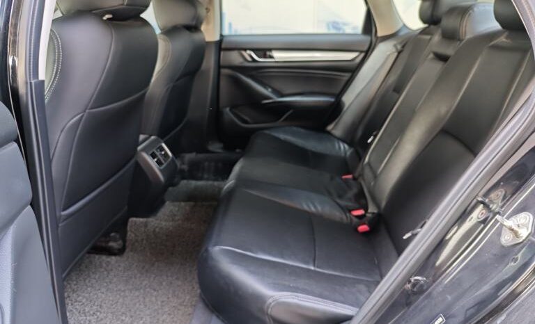 
								Honda Accord Hybrid full									