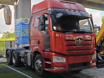 Tractor – Jiefang CA4250P66K24T1A1E6 tractor