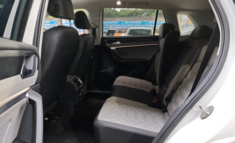 
								Volkswagen Tayron full									