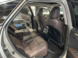 
										Lexus RX 2020 facelift 300 four-wheel drive Elegance Edition full									