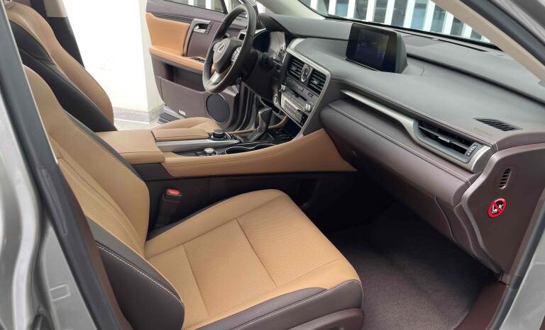 
								Lexus RX 2016 model 300 four-wheel drive Elegance version, China V emission standard full									