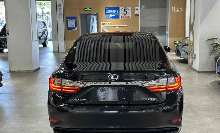 
								Lexus ES 2015 200 Comfort Edition full									